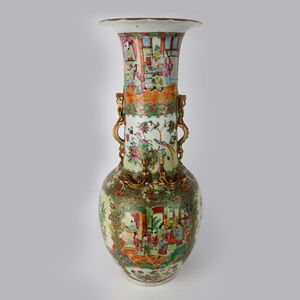 Vaso in porcellana policromo  - Asta Smart Auction: arredi, dipinti, sculture, argenti e altro a prezzi vantaggiosi - Associazione Nazionale - Case d'Asta italiane