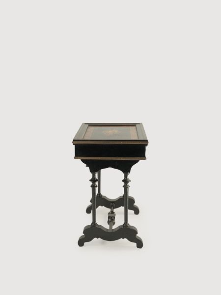 Tavolino da lavoro ebanizzato e intarsiato in legni diversi, seconda met del XIX secolo  - Asta Antiquariato - Associazione Nazionale - Case d'Asta italiane