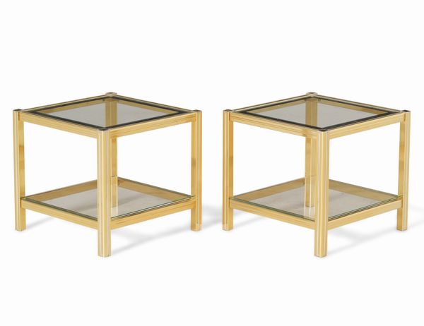 Coppia di tavoli quadrati in metallo dorato e vetro  - Asta Antiquariato - Associazione Nazionale - Case d'Asta italiane