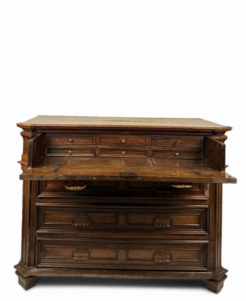 Canterano in noce, Lombardia, fine del XVII/inizi del XVIII secolo  - Asta Antiquariato - Associazione Nazionale - Case d'Asta italiane