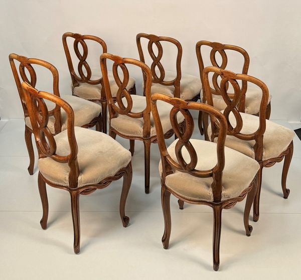 Otto sedie in noce, in stile veneziano del settecento, XX secolo  - Asta Antiquariato - Associazione Nazionale - Case d'Asta italiane