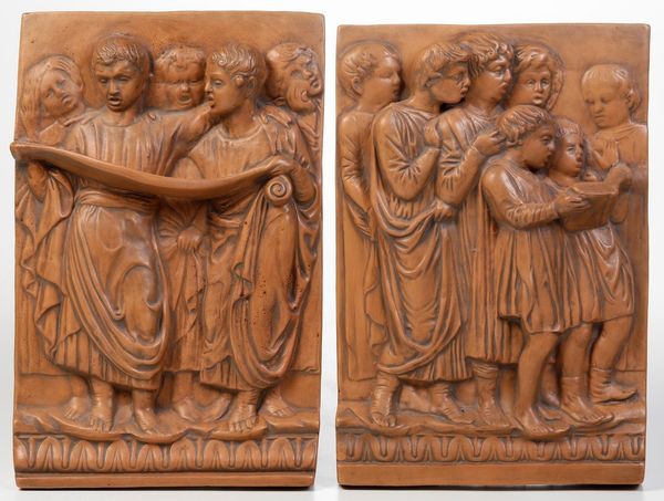 Coppia di formelle raffiguranti gruppo di coristi. Manifattura di Signa, prima met� del XX secolo. Da Luca della Robbia  - Asta Scultura - Associazione Nazionale - Case d'Asta italiane
