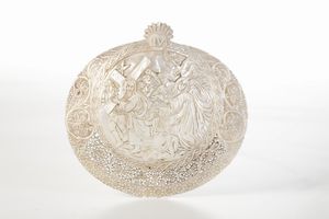 Quattordici stazioni della Via Crucis in madreperla. XVIII secolo misure da cm 16x16,5 a cm 18x18  - Asta Scultura - Associazione Nazionale - Case d'Asta italiane