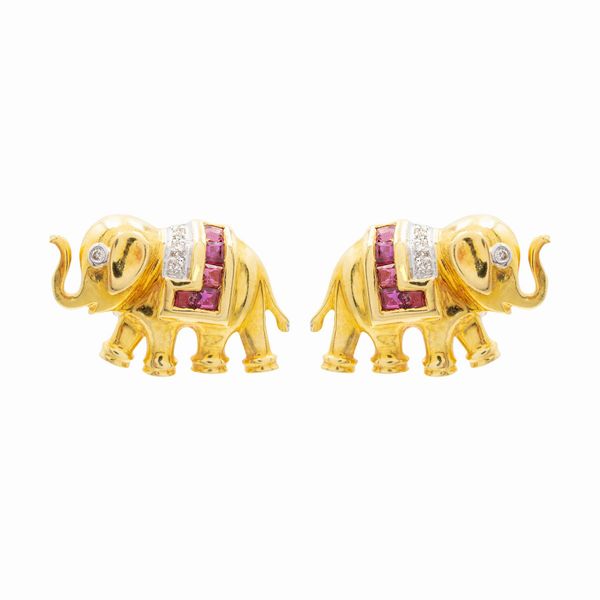 Orecchini elefanti a lobo in oro giallo 18kt  - Asta Gioielli e Orologi Web Only - Associazione Nazionale - Case d'Asta italiane