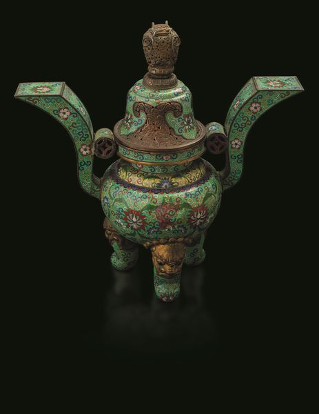 Grande incensiere tripode a smalti cloisonn con decori a fiore di loto e coperchio con dettagli a traforo, Cina, Dinastia Qing, epoca Guangxu (1875-1908)<BR>  - Asta Arte Orientale - Associazione Nazionale - Case d'Asta italiane