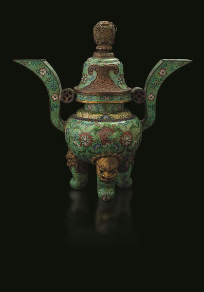 Grande incensiere tripode a smalti cloisonn con decori a fiore di loto e coperchio con dettagli a traforo, Cina, Dinastia Qing, epoca Guangxu (1875-1908)<BR>  - Asta Arte Orientale - Associazione Nazionale - Case d'Asta italiane
