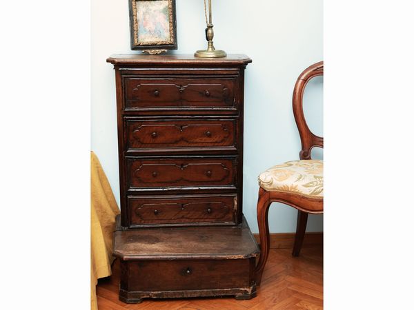 Inginocchiatoio in noce  - Asta Una casa fiorentina - Associazione Nazionale - Case d'Asta italiane