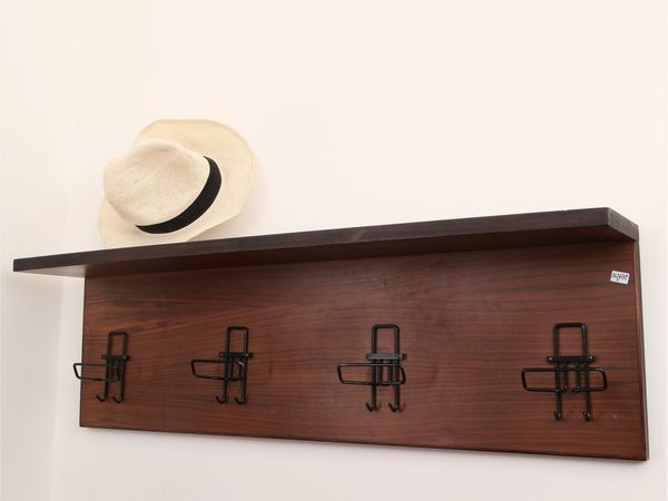 Appendiabiti a muro in noce  - Asta Una casa fiorentina - Associazione Nazionale - Case d'Asta italiane