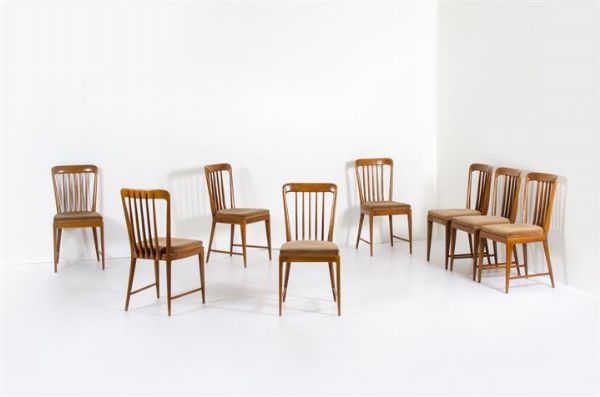 PRODUZIONE ITALIANA : Otto sedie in legno di noce  seduta imbottita rivestita in velluto. Anni '50 cm 91x42x47  - Asta Asta 147 Design - Associazione Nazionale - Case d'Asta italiane