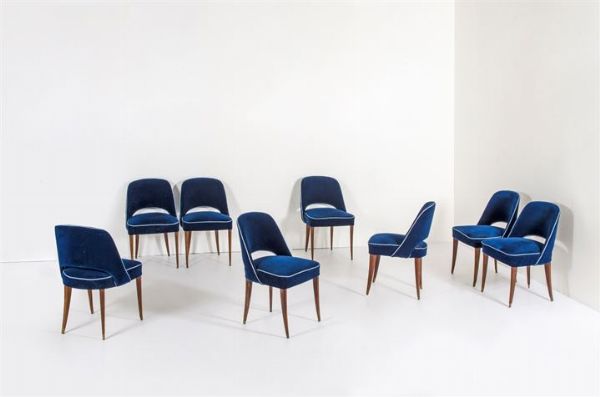 PRODUZIONE ITALIANA : Otto sedie con struttura in legno  imbottitura rivestita in velluto. Anni '50 cm 84x51x48  - Asta Asta 147 Design - Associazione Nazionale - Case d'Asta italiane