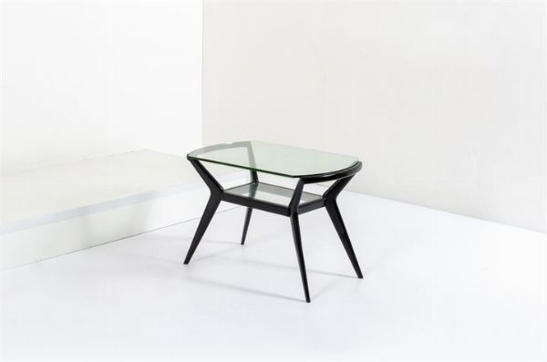 CASSINA : Tavolino in legno ebanizzato  piano in vetro molato. Anni '50 cm 51x74x45  - Asta Asta 147 Design - Associazione Nazionale - Case d'Asta italiane