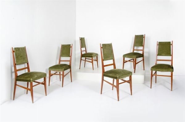 PRODUZIONE ITALIANA : Sei sedie in legno di frassino  sedili e schienali imbottiti rivestiti in velluto. Anni '50 cm 100x42x38  - Asta Asta 147 Design - Associazione Nazionale - Case d'Asta italiane