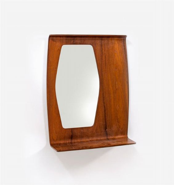 CAMPO & GRAFFI : Specchio con cornice in legno di teak curvato. Anni '50 cm 85x68x21  - Asta Asta 147 Design - Associazione Nazionale - Case d'Asta italiane