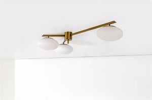 Lelii Angelo - Lampada a plafone in ottone  diffusori in vetro satinato. Anni '50 cm 38x123x15