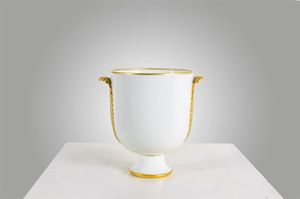 Ponti Gio - Coppa in ceramica bianca  prese in ceramica dorata. Marcata Richard Ginori Pittoria di Doccia Made in Italy Anni  [..]