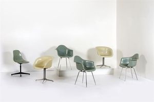 EAMES CHARLES - Sei sedie in fibra di vetro con struttura in acciaio cromato. Prod. Herman Miller anni '60 rispettivamente cm  [..]
