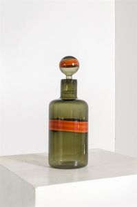 BIANCONI FULVIO - Bottiglia in vetro fum con fascia in vetro colorato. Prod. Venini anni '60 Marcato all'acido Venini Murano Italia.  [..]