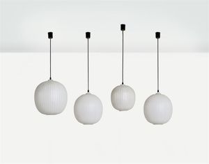 PRODUZIONE ITALIANA - Quattro lampade a sospensione con diffusore in vetro opalino. Anni '50 rispettivamente h cm 32  40 e 43
