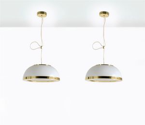 PRODUZIONE ITALIANA - Coppia di lampade a sospensione in ottone lucido e vetro opalino. Anni '70 cm 97x48