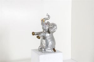 COURT ARTUR - Curioso porta champagne a forma di elefantino in peltro argentato con dettagli in ottone. Anni '70 h cm 59