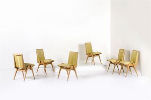 PRODUZIONE ITALIANA - Sei sedie con struttura in legno chiaro  sedili e schienali imbottiti rivestiti in tessuto. Anni '50 cm 83x45x [..]