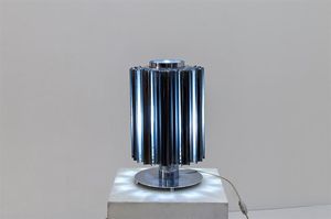 PRODUZIONE ITALIANA - Lampada da tavolo in acciaio cromato. cm 46x28