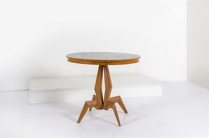 PRODUZIONE ITALIANA - Tavolo con struttura a tripode in legno  piano in legno e formica. Anni '50 cm 78x88