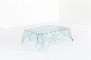 FONTANA ARTE - Tavolino in cristallo colorato e curvato. Anni '60 cm 38x113x76