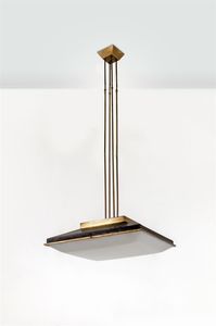 STILNOVO - Lampada a sospensione in ottone lucido e metallo verniciato  diffusore in plexiglass. Anni '50 h cm 150