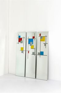 PRODUZIONE ITALIANA - Tre portamantelli in vetro specchiato e decorato a motivi geometrici policromi. Anni '70 cm 200x50x6