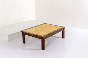 TURA ALDO - Tavolino con struttura in legno di noce  piano rivestito in pergamena vetrificata. Anni '50 cm 37x115 5x75