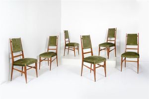 PRODUZIONE ITALIANA - Sei sedie in legno di frassino  sedili e schienali imbottiti rivestiti in velluto. Anni '50 cm 100x42x38