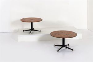 PRODUZIONE ITALIANA - Coppia di tavolini con base in metallo verniciato  particolari in ottone  piani in marmo bardiglio. Anni '50 cm  [..]