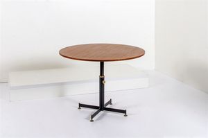 NOBILI VITTORIO - Tavolo rotondo regolabile in altezza con struttura in metallo verniciato  piano in legno e terminali in ottone.  [..]