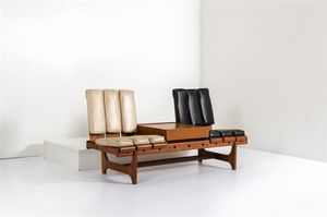 UFFICIO TECNICO BAROVERO - Divano in legno curvato con panca  sedili e schienali imbottiti rivestiti in pelle. Anni '60 cm 78x154x53
