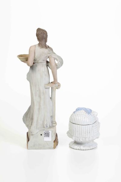 Una scatola e una figura, XIX secolo.  - Asta Ceramiche - Associazione Nazionale - Case d'Asta italiane