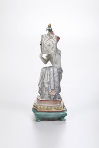 Orologio da tavolo Art D�co.<BR>Germania, Manifattura di Nymphenburg, 1930 circa.<BR>Modello di Josef Wackerle del 1922.<BR>  - Asta Ceramiche - Associazione Nazionale - Case d'Asta italiane