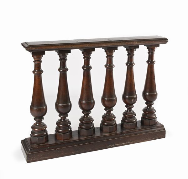 Parte di balaustra in noce  - Asta Antiquariato: Arredi, Dipinti, Oggetti d'Arte, Arte Orientale. - Associazione Nazionale - Case d'Asta italiane