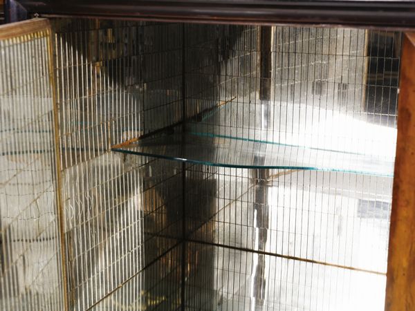 MANIFATTURA ITALIANA : Credenza a cassettini e ante con interno illuminato  - Asta Asta 476 | DESIGN E ARTI DECORATIVE DEL NOVECENTO Online - Associazione Nazionale - Case d'Asta italiane