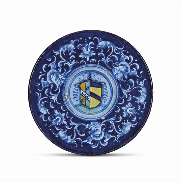 PIATTINO STEMMATO, FAENZA, 1530 CIRCA  - Asta IMPORTANTI MAIOLICHE RINASCIMENTALI - Associazione Nazionale - Case d'Asta italiane