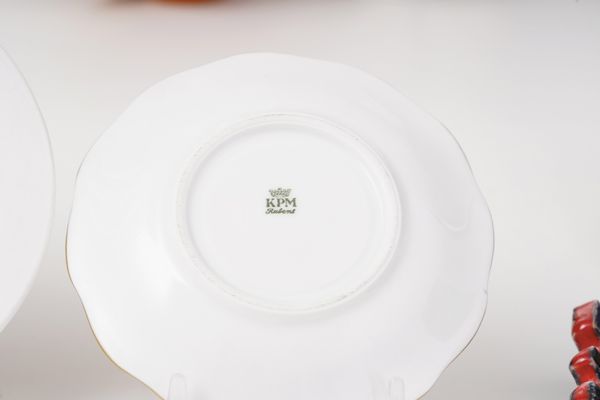 Tre servizi da t� e caff� in porcellana. XX secolo  - Asta Antiquariato - Associazione Nazionale - Case d'Asta italiane