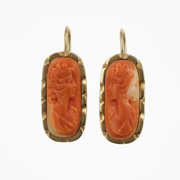 Orecchini con coralli incisi  - Asta Gioielli - Associazione Nazionale - Case d'Asta italiane