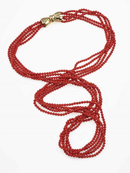 Lunga collana a pi� fili di corallo  - Asta Gioielli - Associazione Nazionale - Case d'Asta italiane