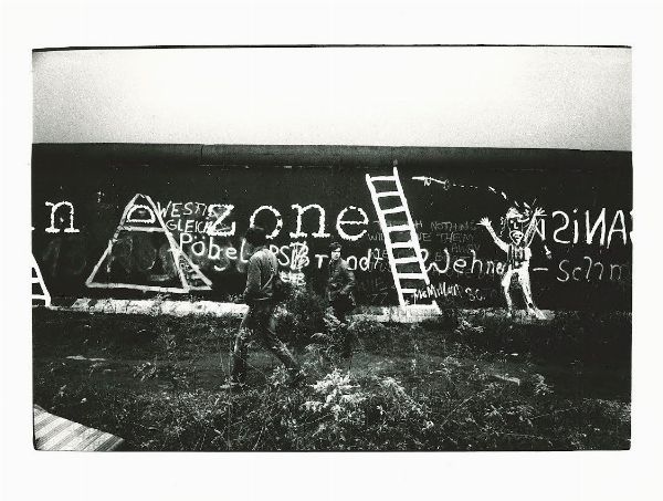 ALDO VITO BONASIA : Berlino Ovest: Le scritte lungo il �Muro�  - Asta Fotografia - Associazione Nazionale - Case d'Asta italiane