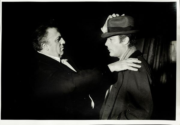 TAZIO SECCHIAROLI : Federico Fellini e Marcello Mastroianni, dal film 8�  - Asta Fotografia - Associazione Nazionale - Case d'Asta italiane