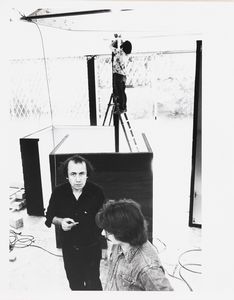 CLAUDIO ABATE - Vito acconci durante l�allestimento della mostra<BR>