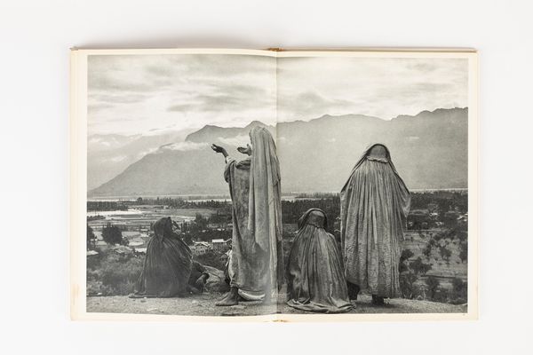 Henri Cartier-Bresson : Images � la Sauvette  - Asta Fotografia - Associazione Nazionale - Case d'Asta italiane