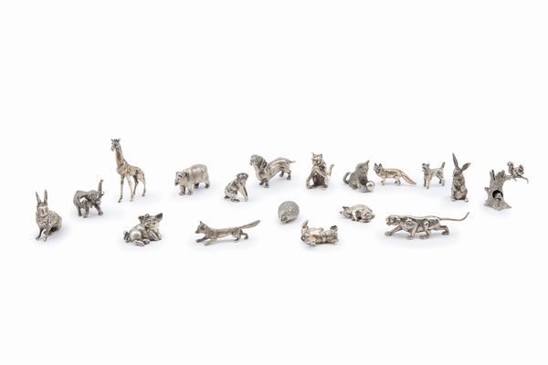 Gruppo di diciotto oggetti a soggetto zoomorfo  - Asta Argenti Antichi e del XX Secolo - Associazione Nazionale - Case d'Asta italiane