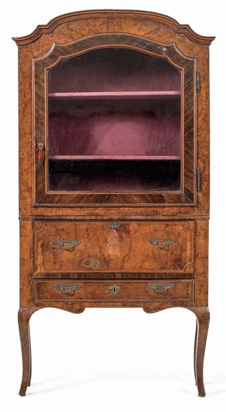 Vetrina lastronata in radica. XVIII-XIX secolo  - Asta Sei Secoli di Arti e Arredi - Associazione Nazionale - Case d'Asta italiane