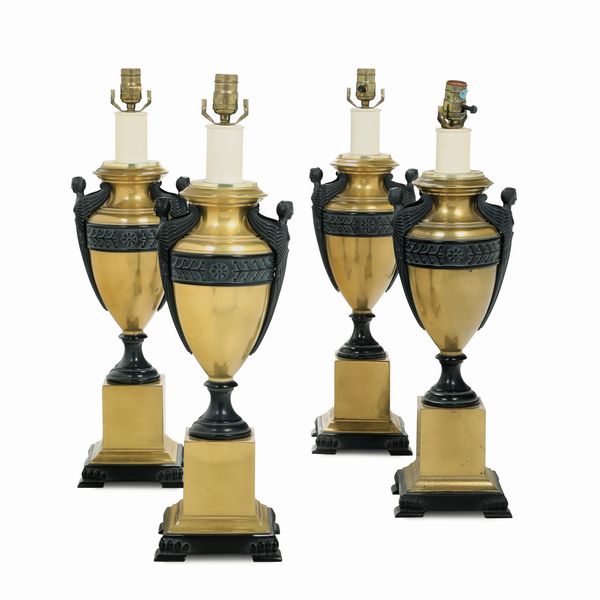 Quattro vasi in bronzo patinato e bronzo dorato. XIX-XX secolo  - Asta Sei Secoli di Arti e Arredi - Associazione Nazionale - Case d'Asta italiane